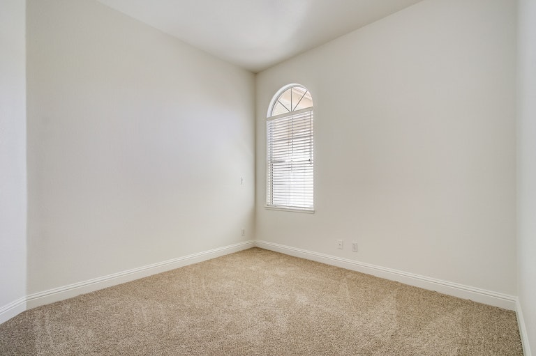 Photo 18 of 28 - 9405 Moondancer Cir, Roseville, CA 95747