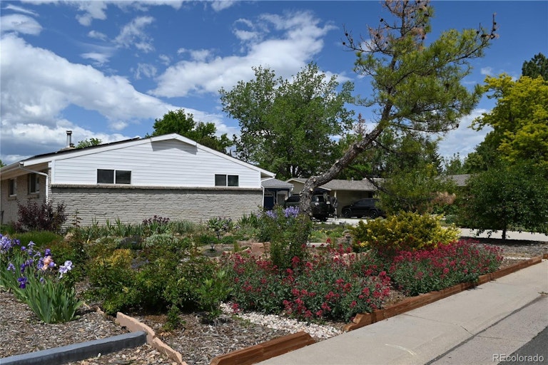 Photo 3 of 30 - 785 Daphne St, Broomfield, CO 80020