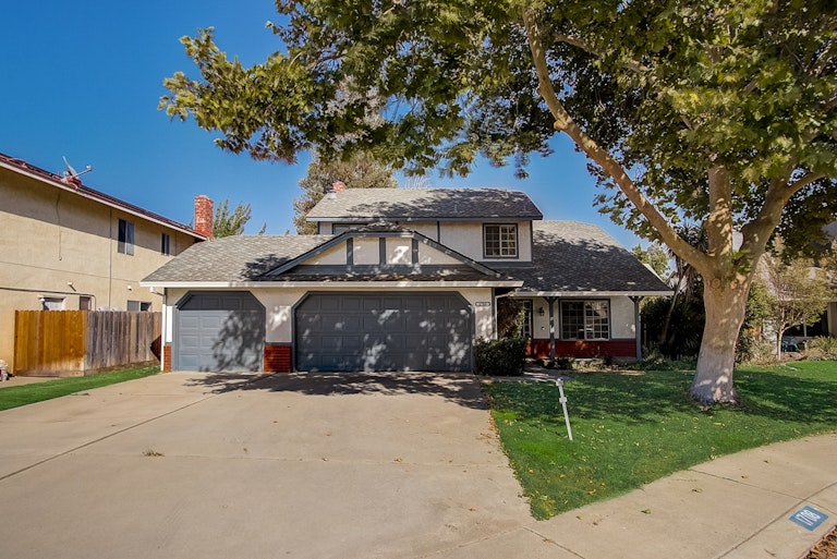 Photo 13 of 36 - 1708 Branchwood Cir, Modesto, CA 95355