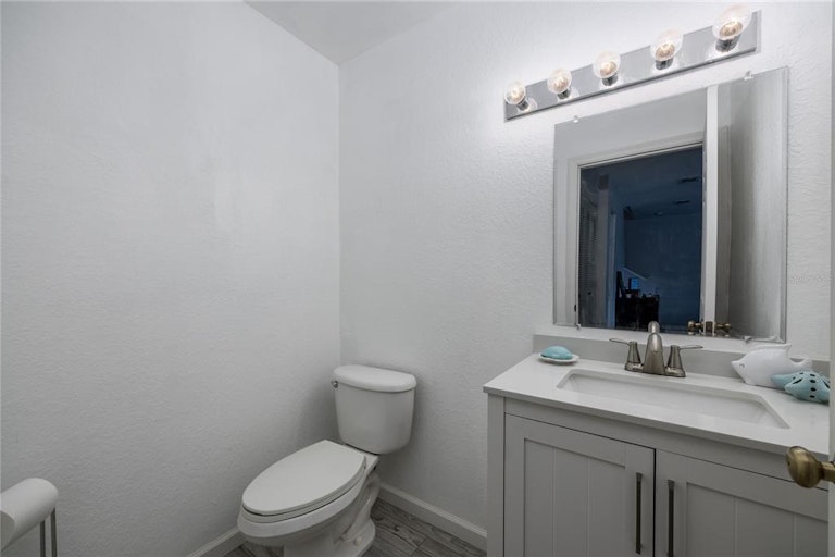 Photo 14 of 35 - 850 S Tamiami Trl #522, Sarasota, FL 34236