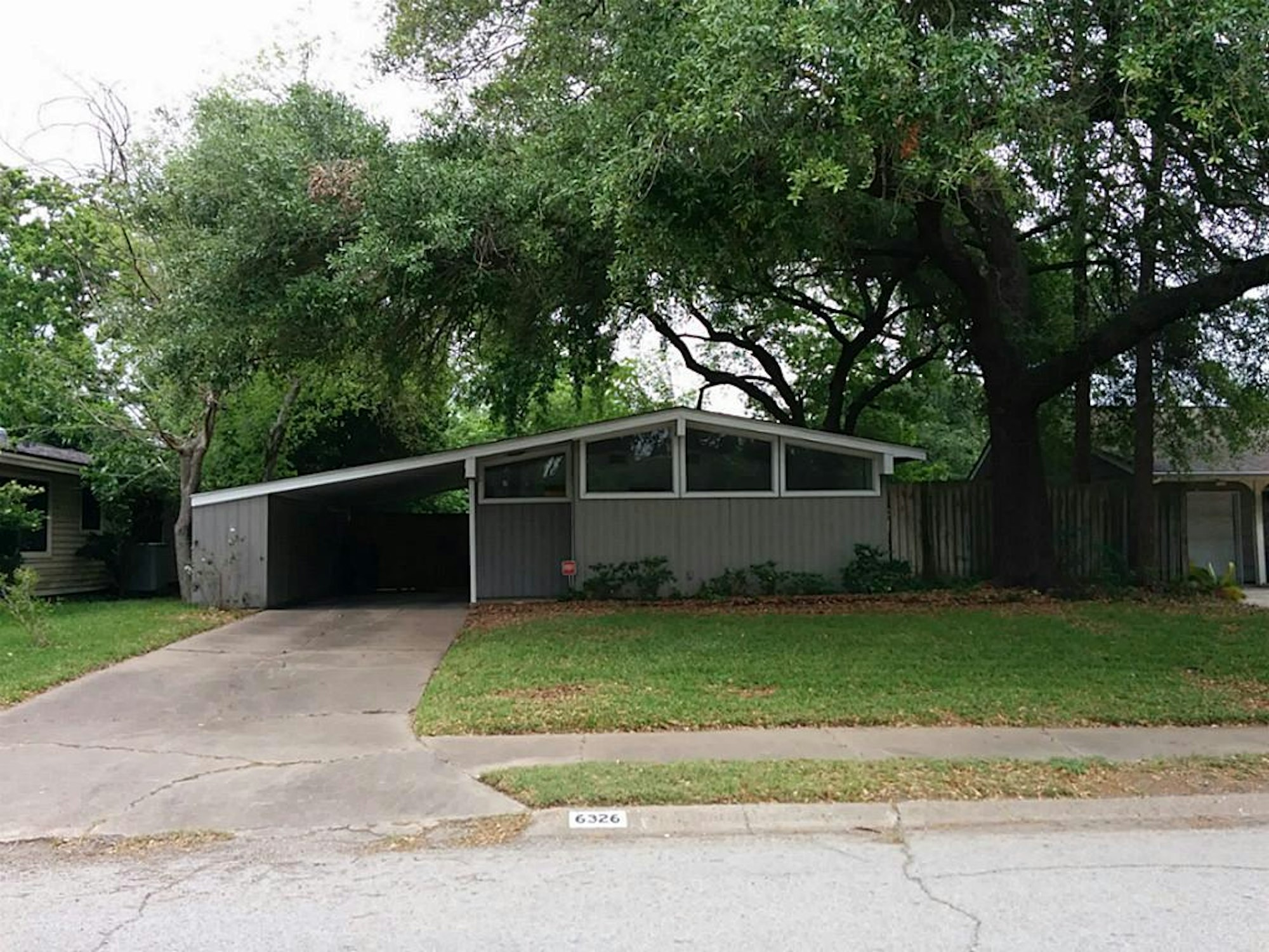 Photo 1 of 30 - 6326 Roos Rd, Houston, TX 77074