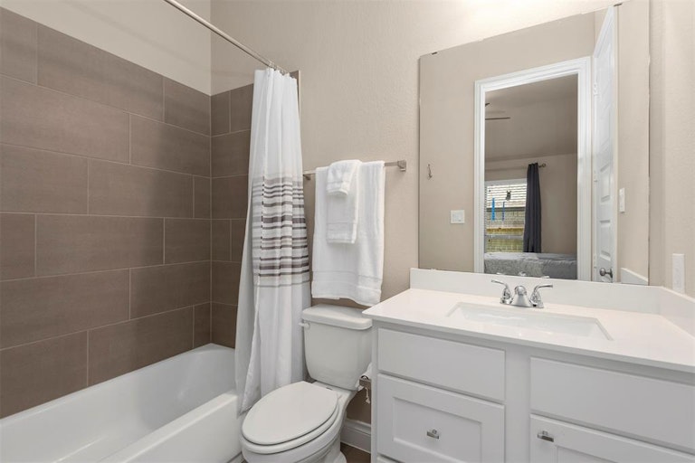 Photo 28 of 40 - 21426 Chestnut Rose Rd, Tomball, TX 77377