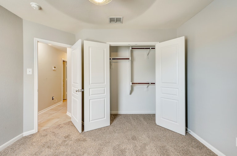 Photo 19 of 26 - 1437 Dun Horse Dr, Haslet, TX 76052