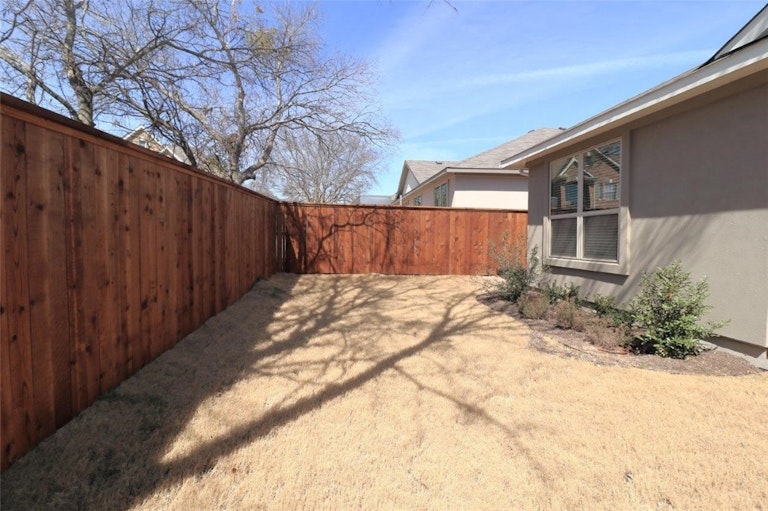 Photo 22 of 24 - 636 Parkline Dr #18B, Georgetown, TX 78626