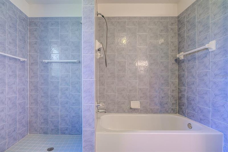 Photo 11 of 21 - 6904 Westinghouse Ave, Tampa, FL 33619