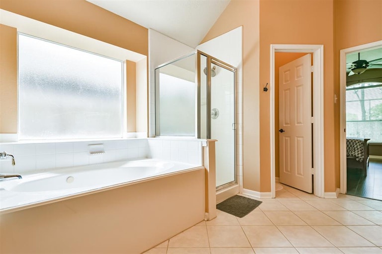 Photo 32 of 41 - 3111 Genessee Creek Ln, Friendswood, TX 77546