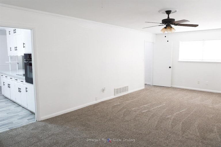 Photo 4 of 26 - 8109 Beechwood Dr, Benbrook, TX 76116