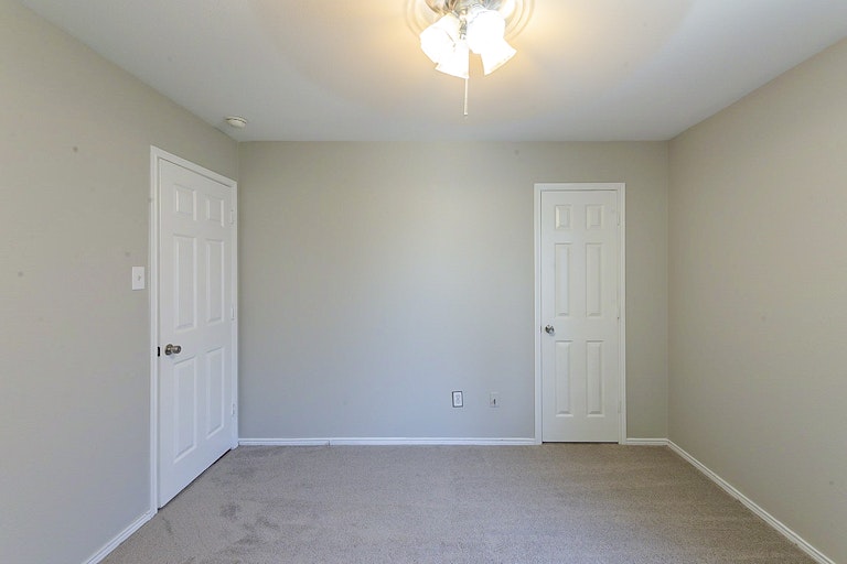 Photo 16 of 20 - 1425 Waterford Dr, Little Elm, TX 75068