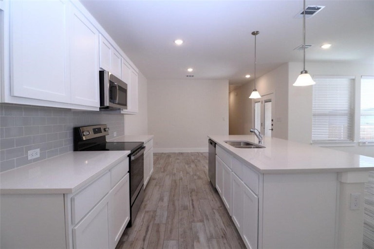 Photo 8 of 24 - 636 Parkline Dr #18B, Georgetown, TX 78626