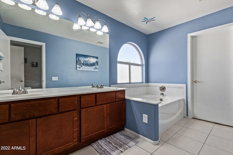 Photo 16 of 27 - 154 W Merrill Ave, Gilbert, AZ 85233