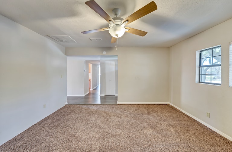 Photo 12 of 29 - 3106 Edelweiss Dr, Grand Prairie, TX 75052