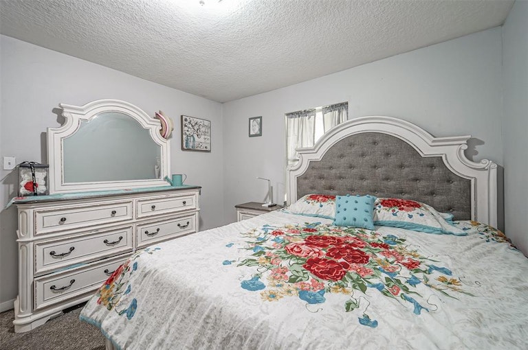 Photo 14 of 20 - 2401 Estate Dr, Deer Park, TX 77536