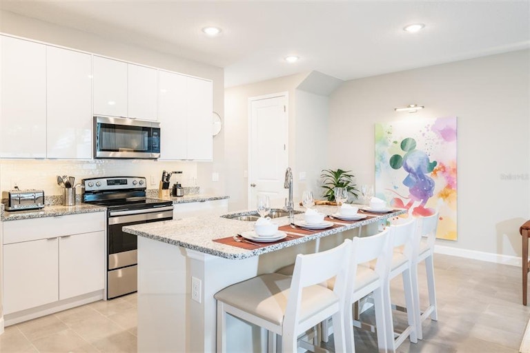 Photo 6 of 33 - 8004 Formosa Valley Pl, Kissimmee, FL 34747