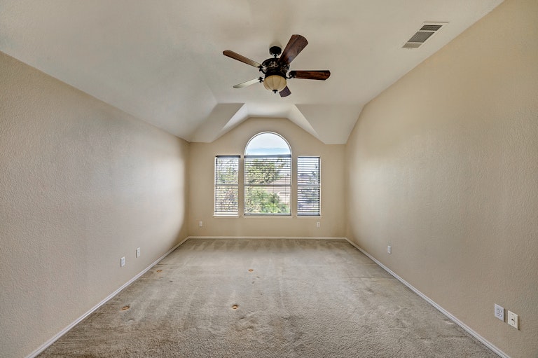 Photo 18 of 39 - 5787 Echo Bluff Dr, Haltom City, TX 76137