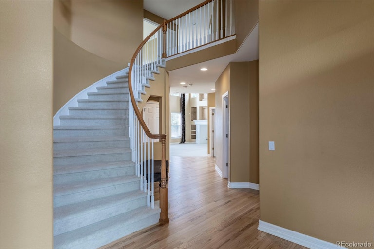 Photo 11 of 40 - 3211 Coyote Hills Ct, Castle Rock, CO 80109
