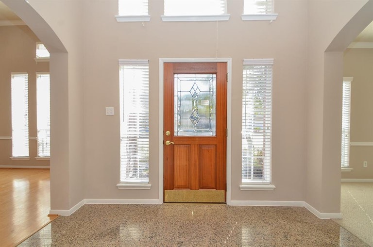 Photo 4 of 34 - 14810 Winterfair Dr, Houston, TX 77082