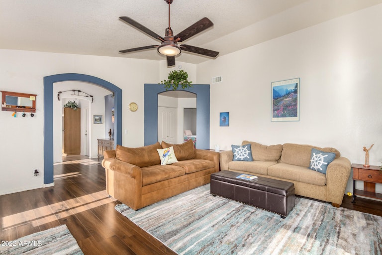 Photo 4 of 25 - 10865 W Ventana Dr E, Sun City, AZ 85373