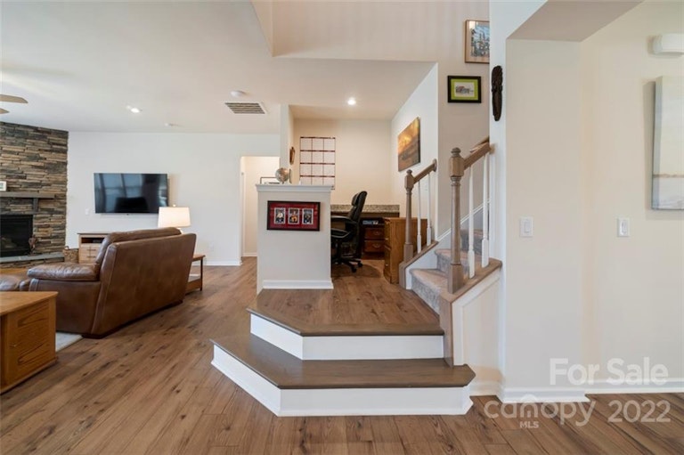 Photo 18 of 48 - 15003 Luna Dr, Charlotte, NC 28278