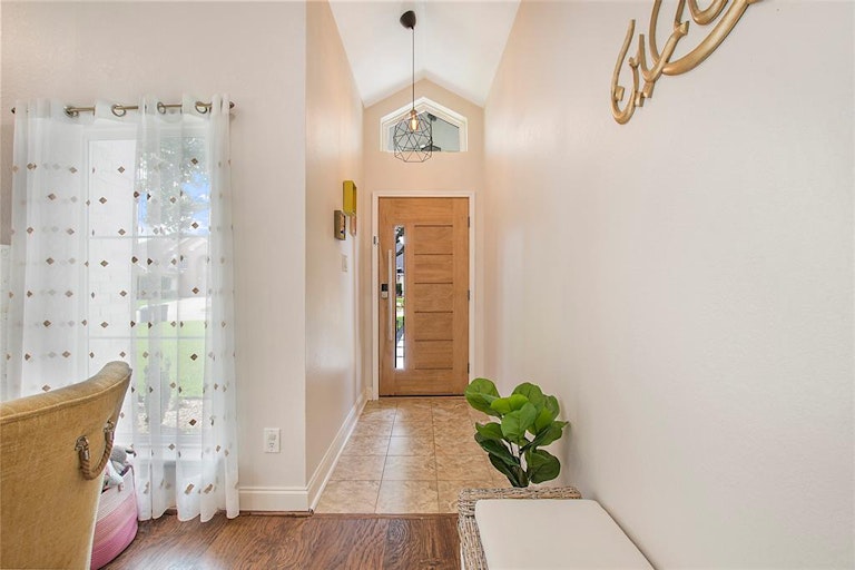 Photo 4 of 32 - 12 Monterey Dr, Roanoke, TX 76262