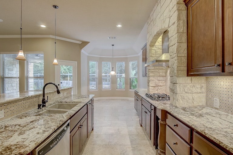 Photo 24 of 32 - 4620 Monterosa Ln, Round Rock, TX 78665