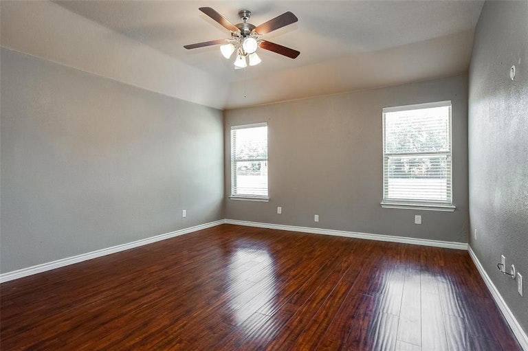 Photo 22 of 38 - 116 Champions Way, Azle, TX 76020