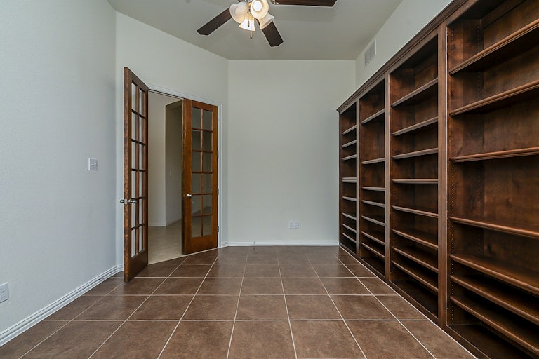 Photo 15 of 28 - 1035 Knoxbridge Rd, Forney, TX 75126