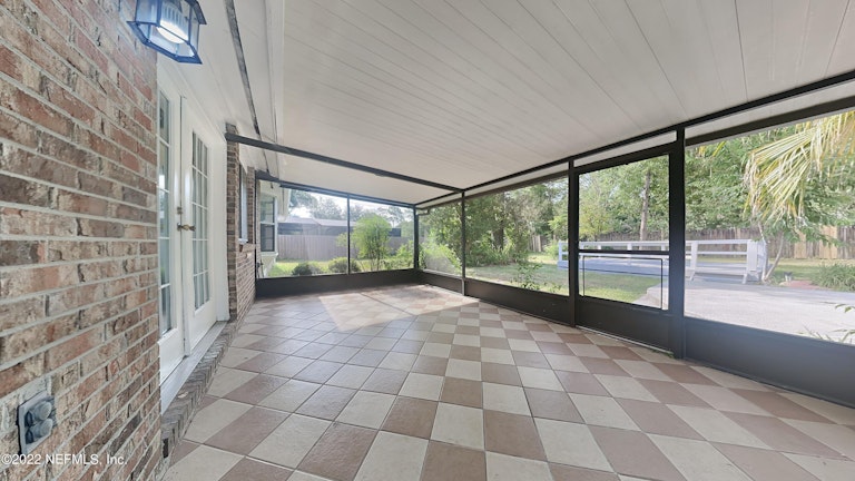 Photo 14 of 21 - 8038 Cayuga Trl S, Jacksonville, FL 32244