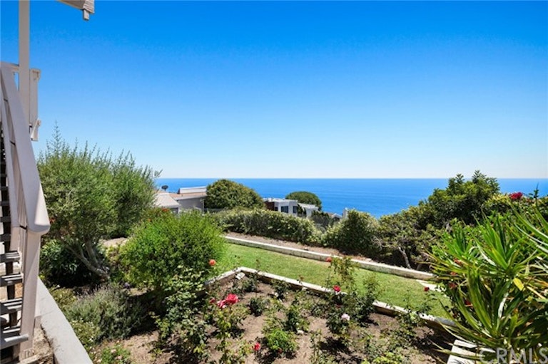 Photo 24 of 26 - 559 Alta Vista Way, Laguna Beach, CA 92651