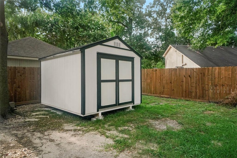 Photo 29 of 31 - 5402 Enchanted Mist Dr, Humble, TX 77346