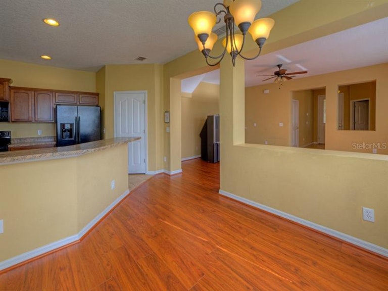 Photo 12 of 25 - 542 Penny Royal Pl, Oviedo, FL 32765