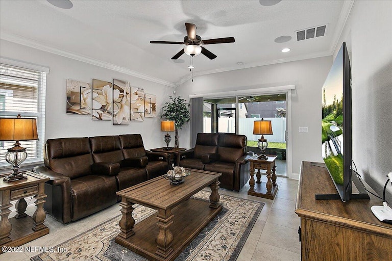 Photo 8 of 25 - 15136 Rain Lily St, Jacksonville, FL 32258