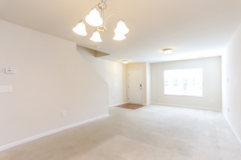 Photo 4 of 25 - 8512 Quarton Dr, Raleigh, NC 27616
