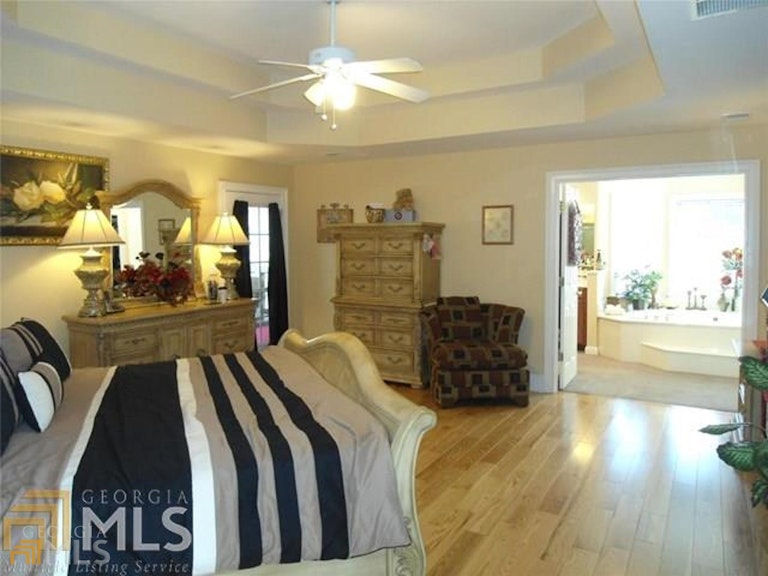 Photo 6 of 7 - 375 Emerald Lake Dr, Fayetteville, GA 30215