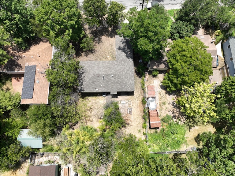 Photo 5 of 37 - 1800 Alguno Rd, Austin, TX 78757