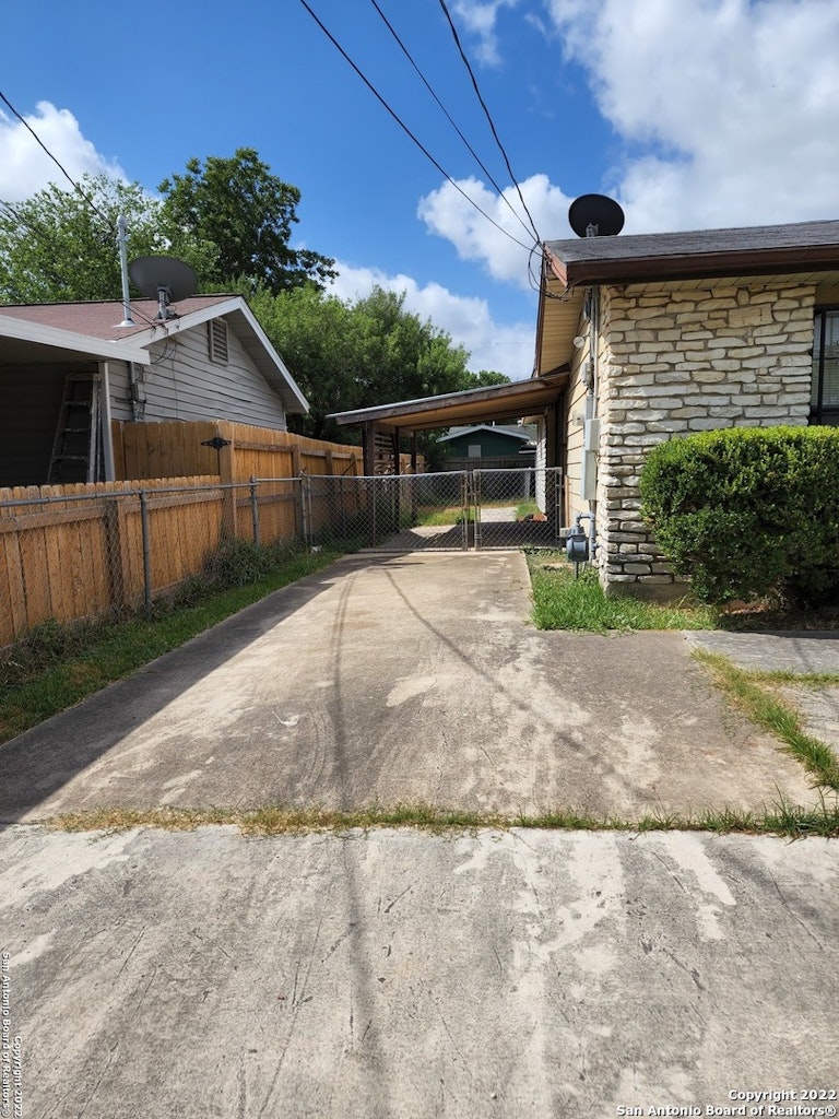 Photo 1 of 16 - 6538 Buena Vista St, San Antonio, TX 78237