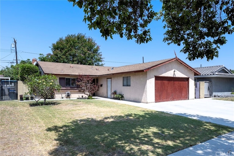 Photo 1 of 7 - 1402 N Jackson St, Santa Ana, CA 92703