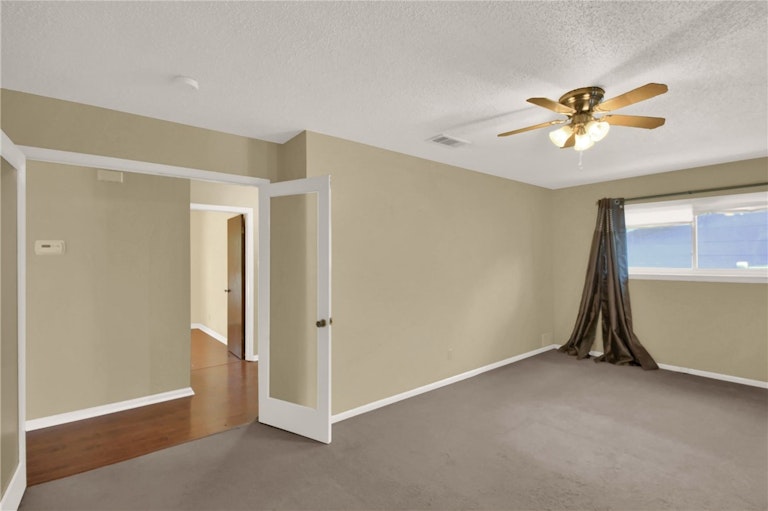 Photo 22 of 36 - 1107 Rebbeca Dr, Austin, TX 78758