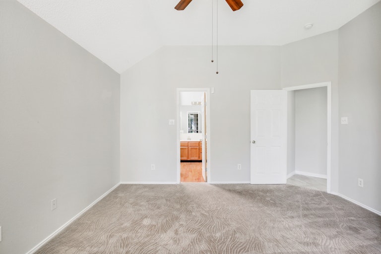 Photo 15 of 26 - 1533 Cool Springs Dr, Mesquite, TX 75181