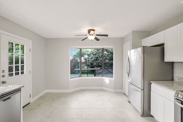 Photo 7 of 27 - 2316 Hollybush Ln, Bedford, TX 76021