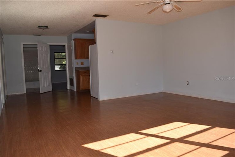 Photo 2 of 11 - 4011 Annie St, Sarasota, FL 34233