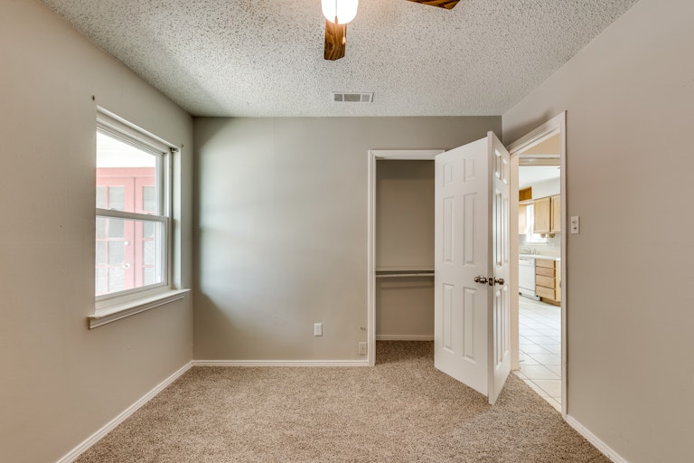 Photo 12 of 30 - 3902 Cedar Creek Dr, Garland, TX 75043