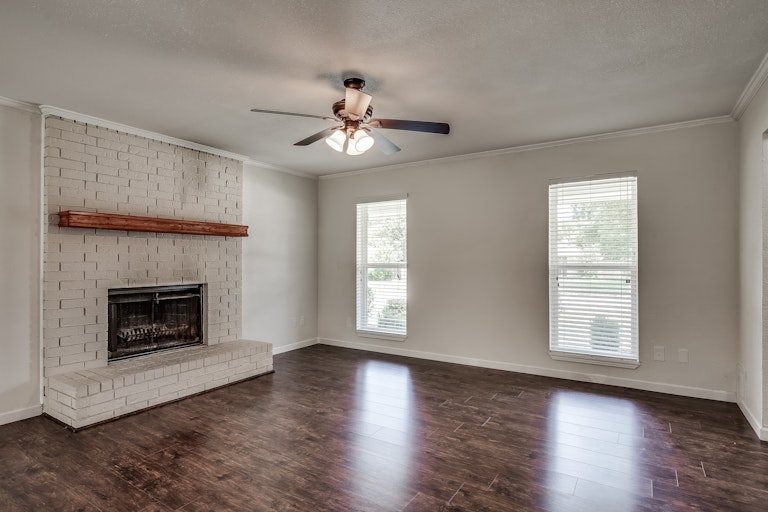 Photo 2 of 32 - 207 Cherrybark Dr, Coppell, TX 75019