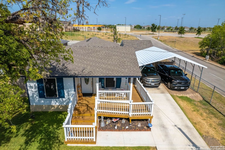 Photo 3 of 24 - 340 N San Felipe Ave, San Antonio, TX 78237
