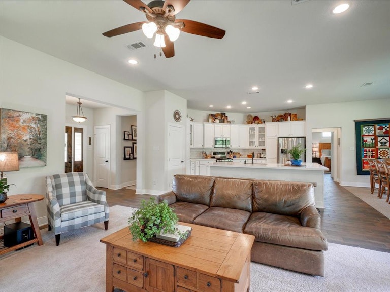 Photo 9 of 40 - 6409 Shoreline Dr, Little Elm, TX 75068