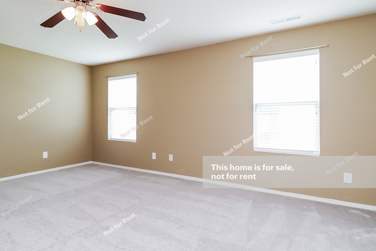Photo 12 of 26 - 526 Kerriann Ln, Clayton, NC 27520
