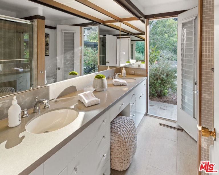 Photo 21 of 42 - 1030 Rivas Canyon Rd, Pacific Palisades, CA 90272