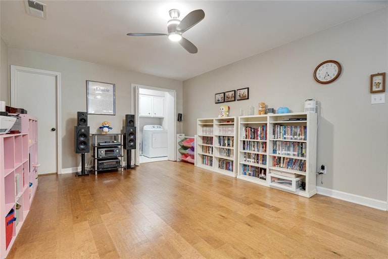 Photo 17 of 29 - 2609 Still Meadow Rd, Irving, TX 75060