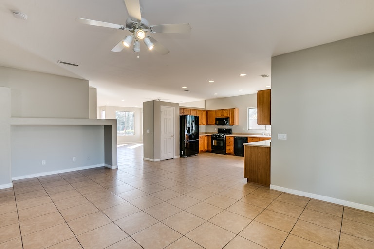 Photo 14 of 33 - 8438 W Cocopah St, Tolleson, AZ 85353