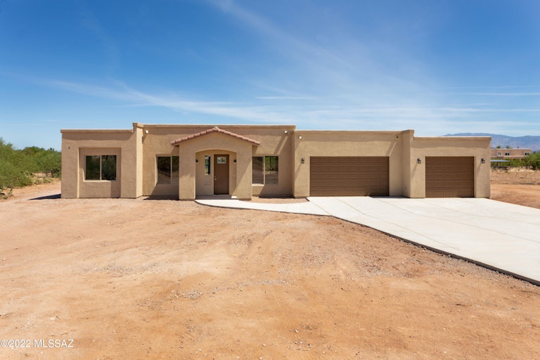 Photo 1 of 29 - 2881 E Calle Bacardi, Vail, AZ 85641