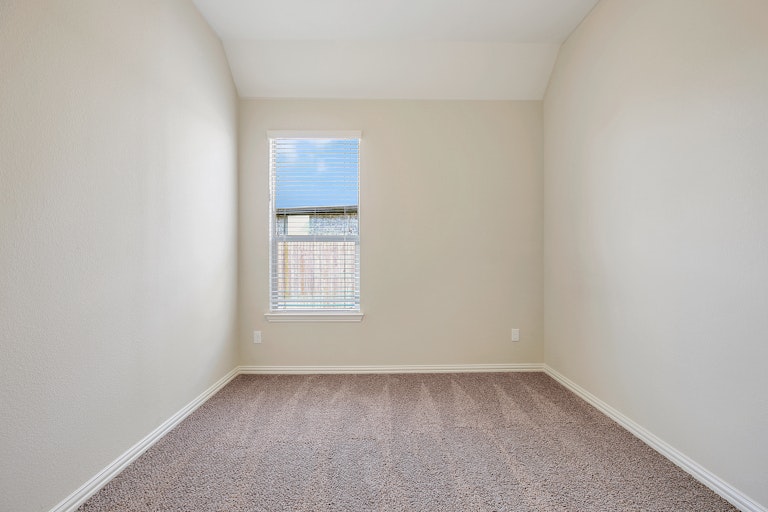 Photo 19 of 26 - 729 Seabourne Dr, Fort Worth, TX 76179